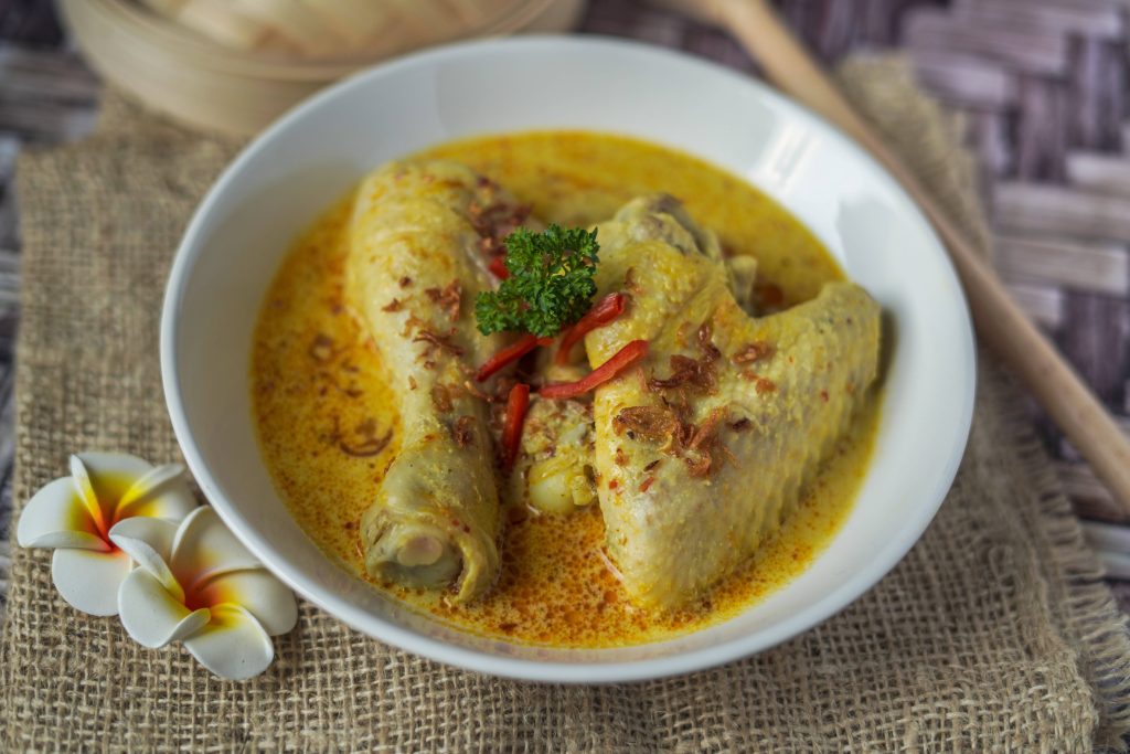 Resep Opor Ayam Kuning untuk Hidangan Spesial Lebaran: Kelezatan Tradisi yang Tak Lekang oleh Waktu