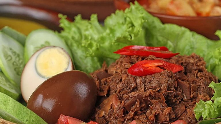 Teknik Masak Gudeg Jogja yang Meresap dan Legit: Rahasia Cita Rasa Otentik dari Kota Pelajar