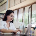 Tips Menentukan Tarif Jasa Freelance bagi Pemula: Strategi Jitu agar Tidak Rugi dan Dihargai Klien